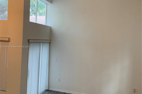 Villa ou maison à louer à Sunrise, Floride: 3 chambres, 151.24 m2 № 1966238 - photo 7