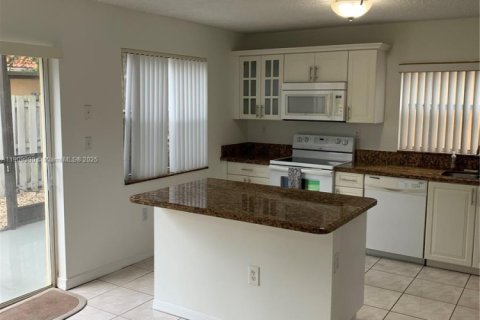 Villa ou maison à louer à Sunrise, Floride: 3 chambres, 151.24 m2 № 1966238 - photo 12