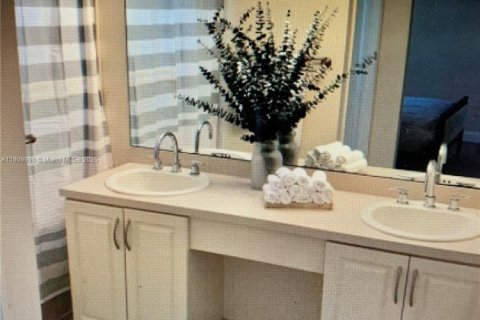 Villa ou maison à louer à Sunrise, Floride: 3 chambres, 151.24 m2 № 1966238 - photo 25