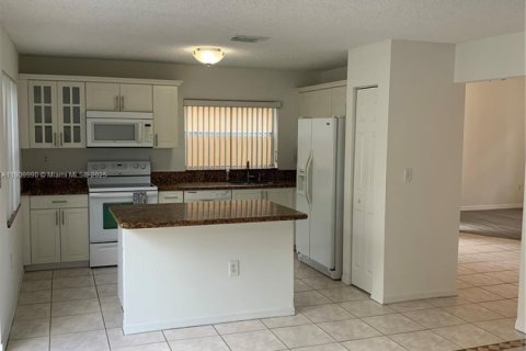 Villa ou maison à louer à Sunrise, Floride: 3 chambres, 151.24 m2 № 1966238 - photo 11