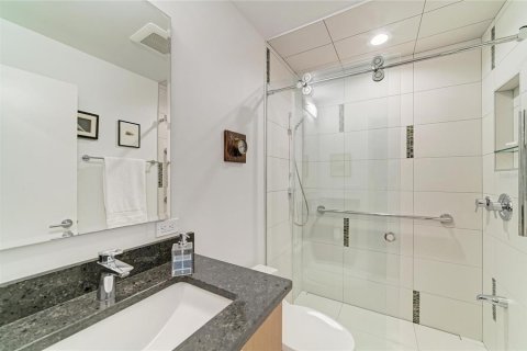 Condo in Sarasota, Florida, 2 bedrooms № 2431749 - photo 30
