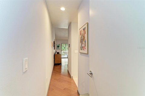 Condo in Sarasota, Florida, 2 bedrooms № 2431749 - photo 20