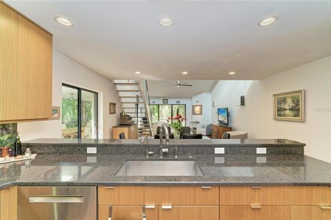Condo in Sarasota, Florida, 2 bedrooms № 2431749 - photo 16