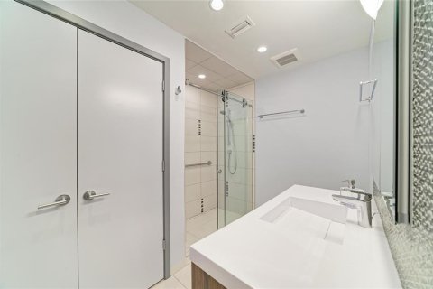 Condo in Sarasota, Florida, 2 bedrooms № 2431749 - photo 24