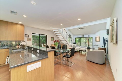 Condo in Sarasota, Florida, 2 bedrooms № 2431749 - photo 11