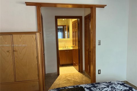 Propiedad comercial en alquiler en Miami, Florida, 1 dormitorio, 161.93 m2 № 1992913 - foto 6