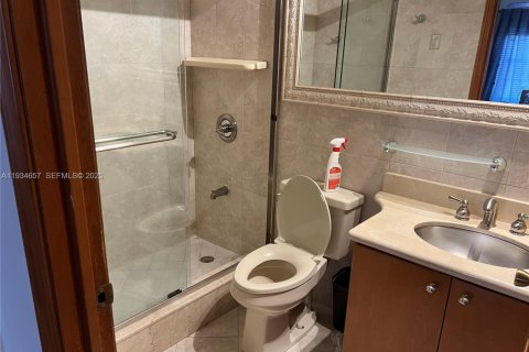 Propiedad comercial en alquiler en Miami, Florida, 1 dormitorio, 161.93 m2 № 1992913 - foto 8