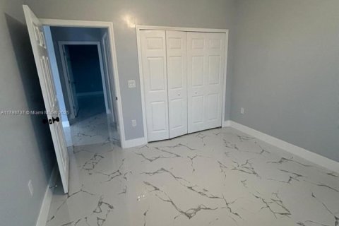 House in Cape Coral, Florida 3 bedrooms № 1861541 - photo 18