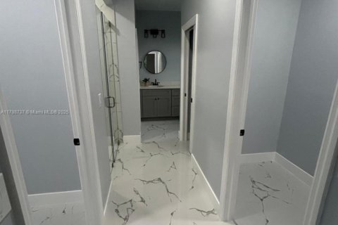 House in Cape Coral, Florida 3 bedrooms № 1861541 - photo 7