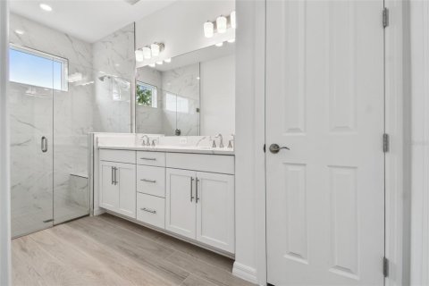 House in Lakewood Ranch, Florida 2 bedrooms, 134.89 sq.m. № 1591803 - photo 12