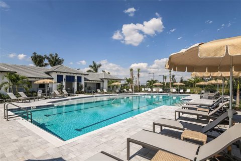 House in Lakewood Ranch, Florida 2 bedrooms, 134.89 sq.m. № 1591803 - photo 23