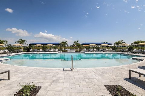 House in Lakewood Ranch, Florida 2 bedrooms, 134.89 sq.m. № 1591803 - photo 24