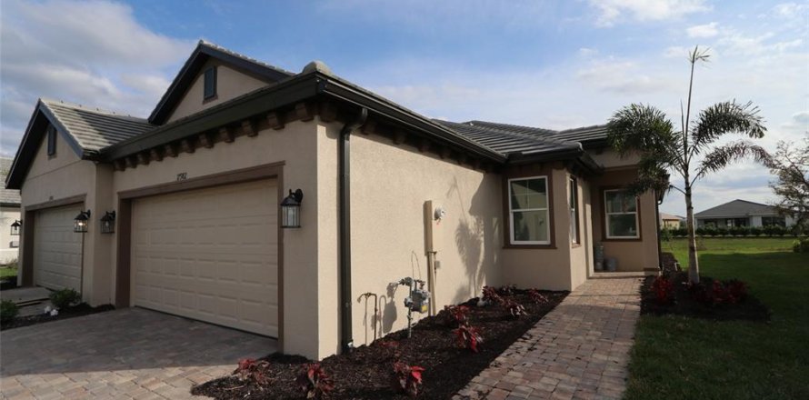 House in Lakewood Ranch, Florida 2 bedrooms, 134.89 sq.m. № 1591803