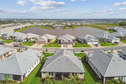 House in Lakewood Ranch, Florida 2 bedrooms, 134.89 sq.m. № 1591803 - photo 3