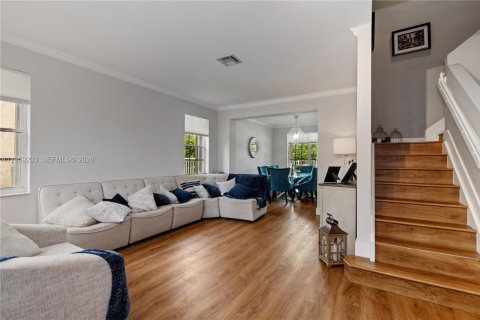 House in Weston, Florida 7 bedrooms, 290.04 sq.m. № 2017621 - photo 5