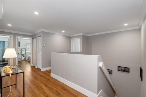 House in Weston, Florida 7 bedrooms, 290.04 sq.m. № 2017621 - photo 25