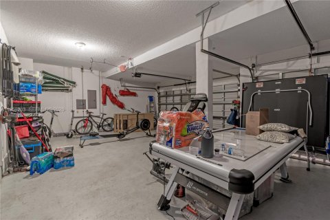 House in Weston, Florida 7 bedrooms, 290.04 sq.m. № 2017621 - photo 26