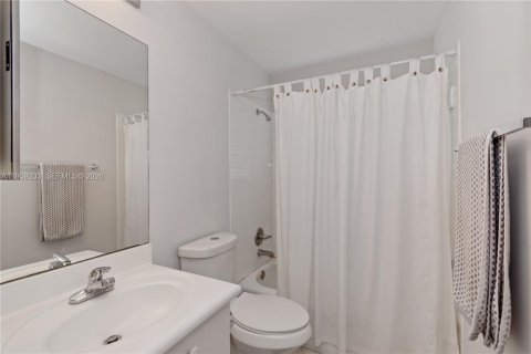 House in Weston, Florida 7 bedrooms, 290.04 sq.m. № 2017621 - photo 19