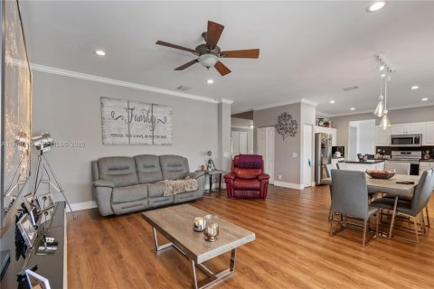 House in Weston, Florida 7 bedrooms, 290.04 sq.m. № 2017621 - photo 10