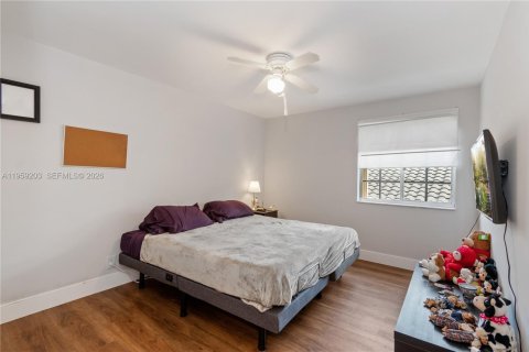 House in Weston, Florida 7 bedrooms, 290.04 sq.m. № 2017621 - photo 20