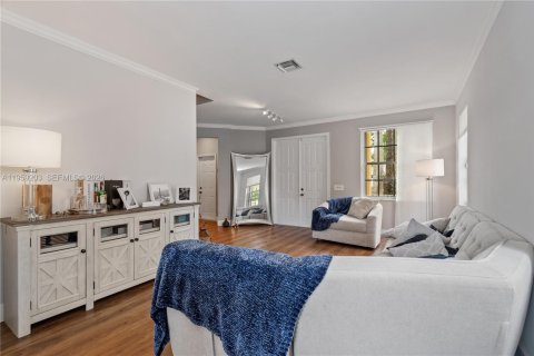 House in Weston, Florida 7 bedrooms, 290.04 sq.m. № 2017621 - photo 6