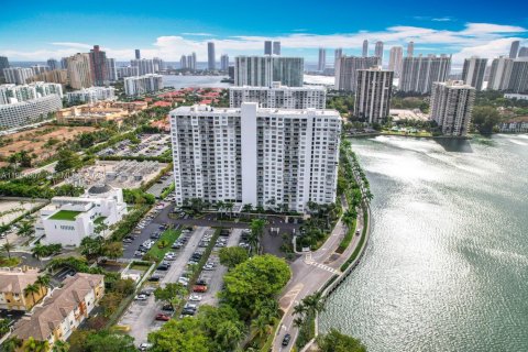Condo in Aventura, Florida, 2 bedrooms  № 2081102 - photo 3
