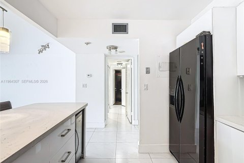 Condo in Aventura, Florida, 2 bedrooms  № 2081102 - photo 24