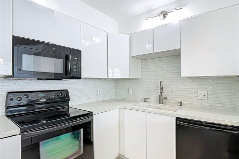 Condo in Aventura, Florida, 2 bedrooms  № 2081102 - photo 22