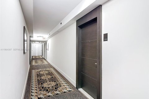 Condo in Aventura, Florida, 2 bedrooms  № 2081102 - photo 17