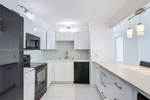 Condo in Aventura, Florida, 2 bedrooms  № 2081102 - photo 21