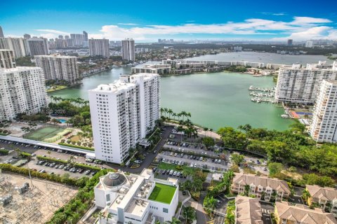Condo in Aventura, Florida, 2 bedrooms  № 2081102