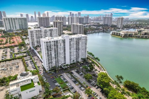 Condo in Aventura, Florida, 2 bedrooms  № 2081102 - photo 2