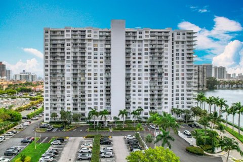Condo in Aventura, Florida, 2 bedrooms  № 2081102 - photo 9