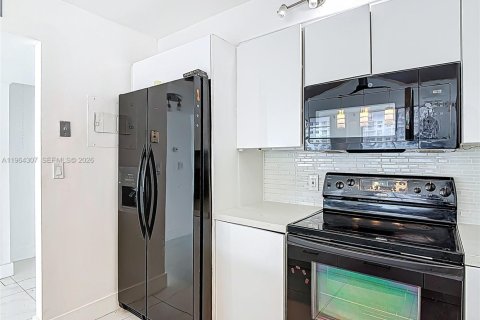 Condo in Aventura, Florida, 2 bedrooms  № 2081102 - photo 23
