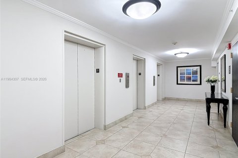Condo in Aventura, Florida, 2 bedrooms  № 2081102 - photo 15