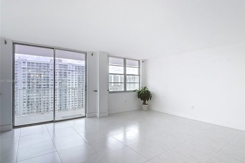 Condo in Aventura, Florida, 2 bedrooms  № 2081102 - photo 27