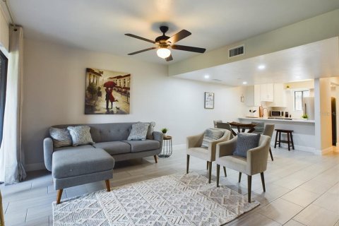 Townhouse in Lakeland, Florida 2 bedrooms, 107.58 sq.m. № 2400276 - photo 5