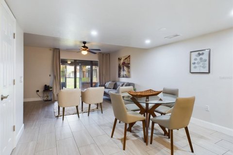 Townhouse in Lakeland, Florida 2 bedrooms, 107.58 sq.m. № 2400276 - photo 9