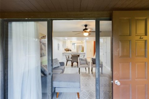 Townhouse in Lakeland, Florida 2 bedrooms, 107.58 sq.m. № 2400276 - photo 7
