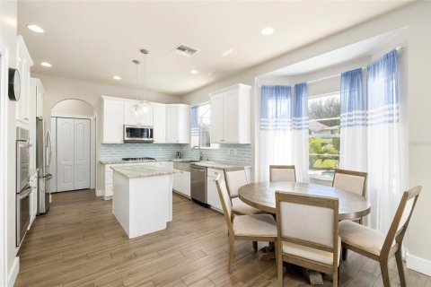 House in Fish Hawk, Florida 4 bedrooms, 232.81 sq.m. № 1913695 - photo 11
