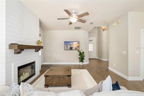 House in Fish Hawk, Florida 4 bedrooms, 232.81 sq.m. № 1913695 - photo 10