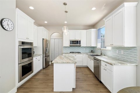 House in Fish Hawk, Florida 4 bedrooms, 232.81 sq.m. № 1913695 - photo 12