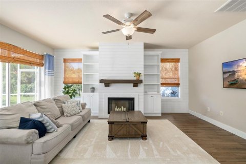 House in Fish Hawk, Florida 4 bedrooms, 232.81 sq.m. № 1913695 - photo 9