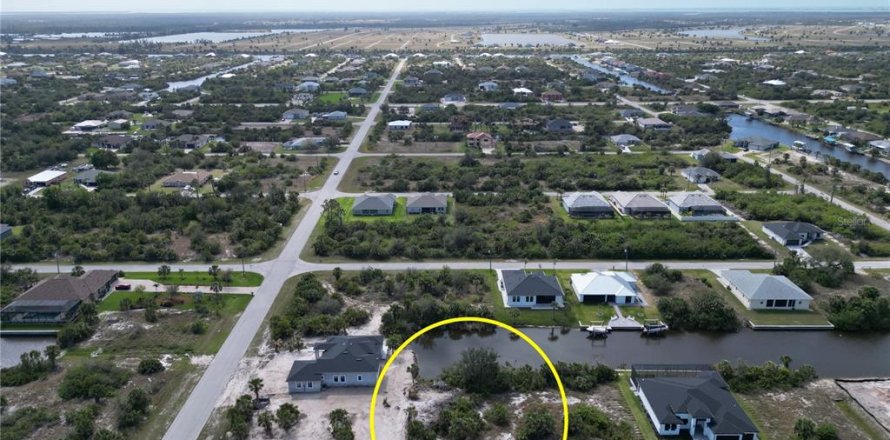 Land in Port Charlotte, Florida № 1547736