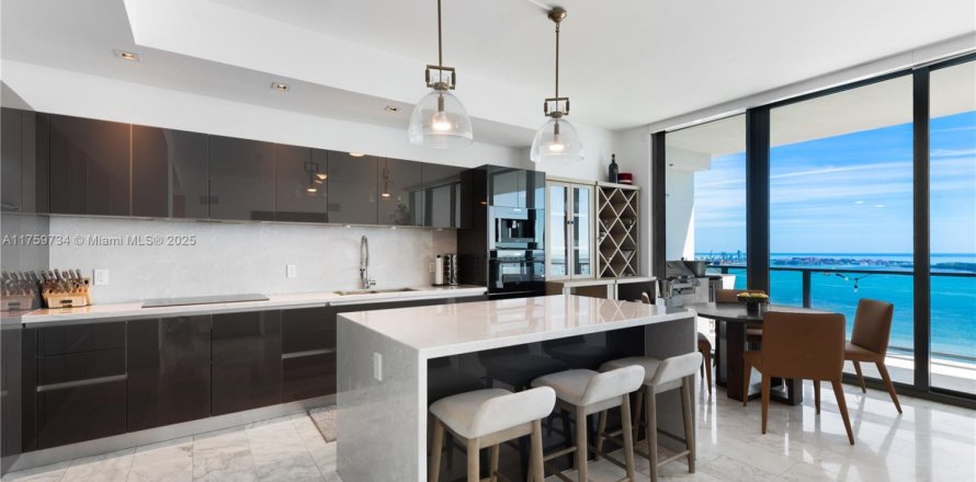 Condominio en Miami, Florida, 2 dormitorios  № 1726420