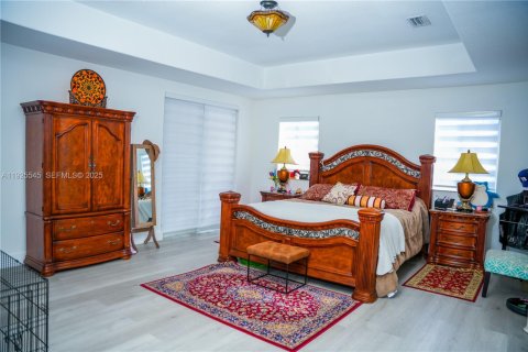 Casa en venta en Miami Lakes, Florida, 5 dormitorios № 1984038 - foto 18