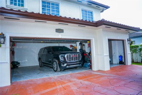 Casa en venta en Miami Lakes, Florida, 5 dormitorios № 1984038 - foto 25