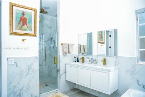 Casa en venta en Miami Lakes, Florida, 5 dormitorios № 1984038 - foto 20