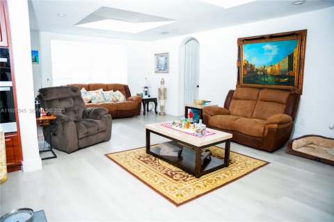 Casa en venta en Miami Lakes, Florida, 5 dormitorios № 1984038 - foto 22