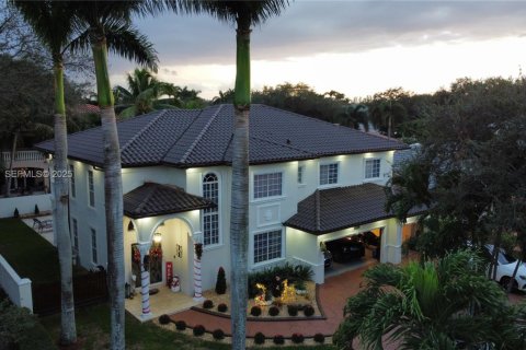 Casa en venta en Miami Lakes, Florida, 5 dormitorios № 1984038 - foto 1